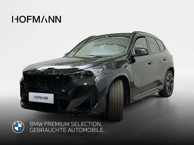 Saphirschwarz metallic Gebraucht 2025 BMW X1 M Sport SUV | 59.860 € (Fairer Preis) - Bild 1/3