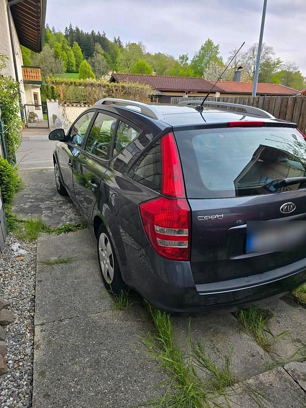 Second-hand Kia Ceed 109 CP (80 kW) 2010 Gri Hatchback