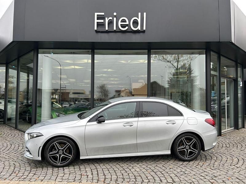 Silber Gebraucht 2022 Mercedes A200 AMG Limousine | 27.450 € (Fairer Preis) - Bild 1/4