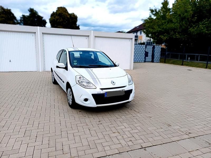 Weiß Gebraucht 2011 Renault Clio II Kleinwagen | 1.250 € (Fairer Preis) - Bild 1/4