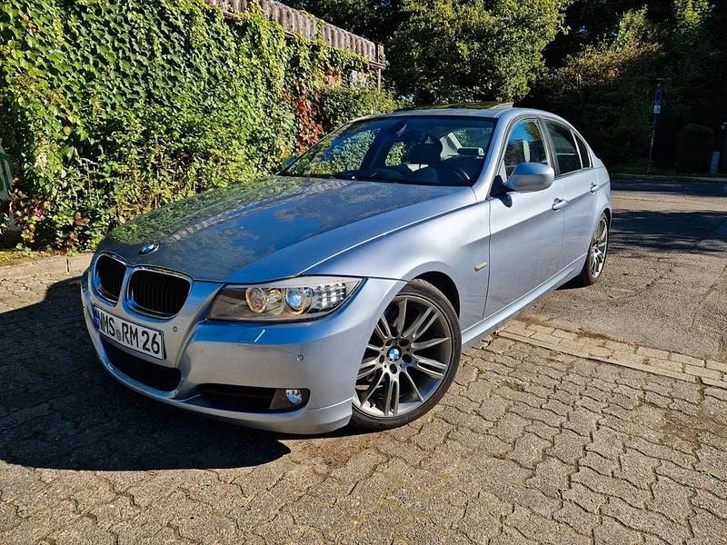 Blau Gebraucht 2009 BMW 320 Sport Line Limousine | 6.999 € (Guter Preis) - Bild 1/4