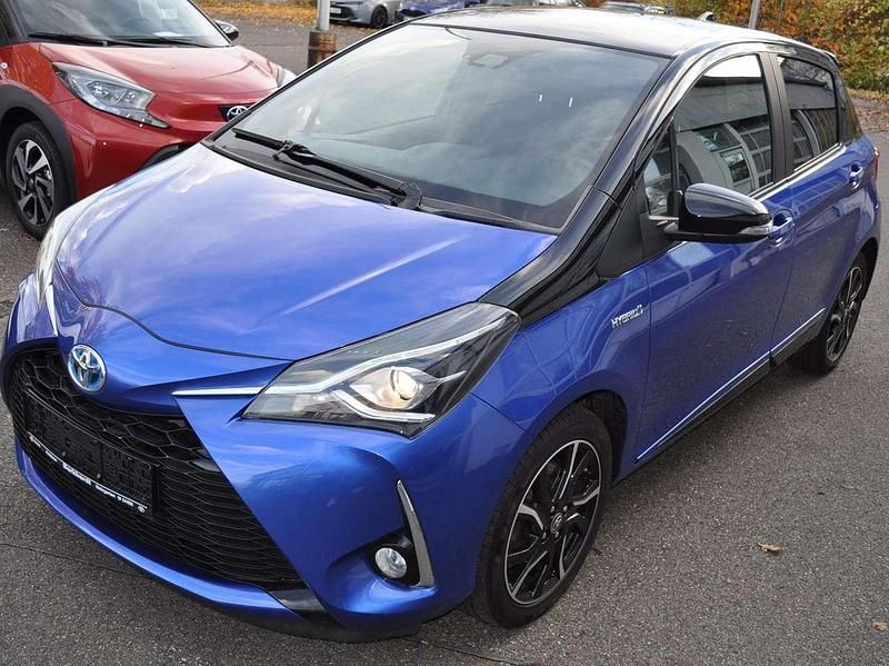 Blau Gebraucht 2018 Toyota Yaris Hybrid Style Kleinwagen | 13.900 € (Fairer Preis) - Bild 1/4