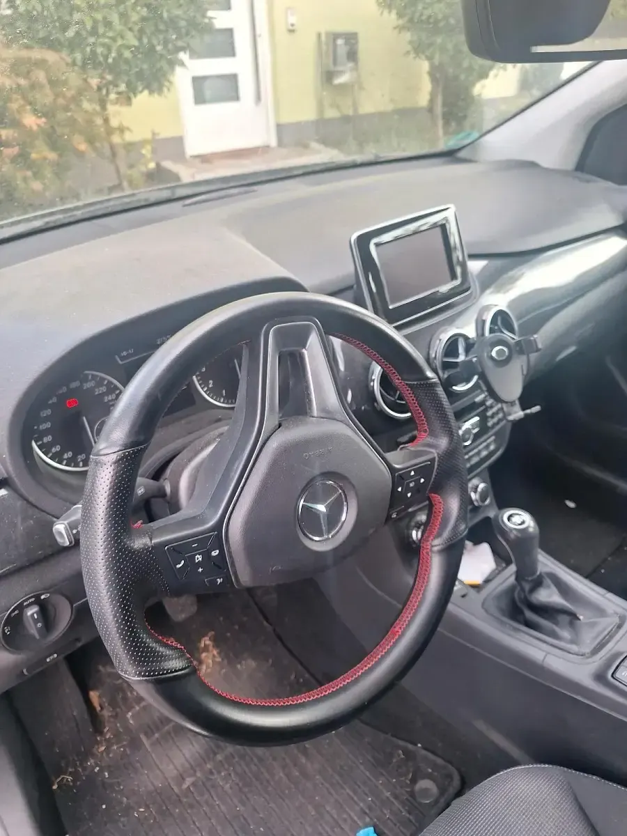 Gebraucht Mercedes B180 122 PS (89 kW) 2012 Grau Kleinwagen