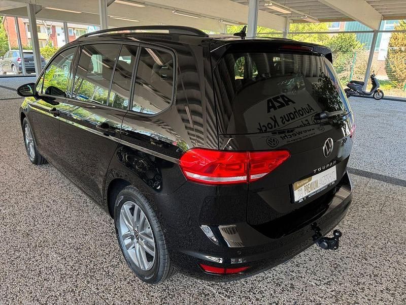 Gebraucht VW Touran Comfortline 150 PS (110 kW) 2026 Schwarz Van / Kleinbus
