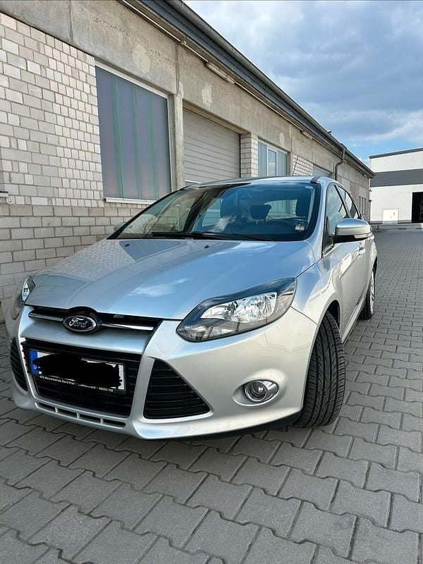 Usata Ford Focus 125 CV (91 kW) 2012 Argento Berlina
