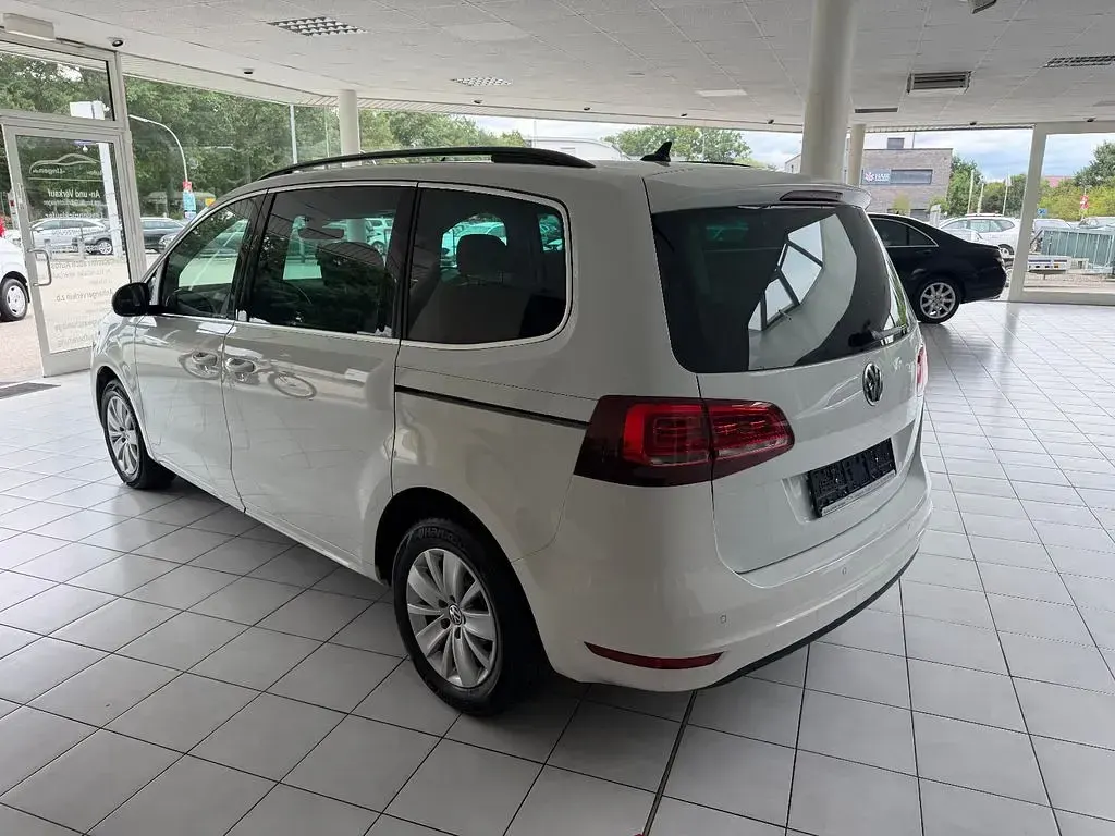 Gebraucht VW Sharan Comfortline 150 PS (110 kW) 2019 Weiß Van / Kleinbus