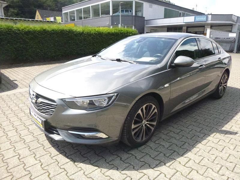 Grau Gebraucht 2017 Opel Insignia Edition Limousine | 13.990 € (Fairer Preis) - Bild 1/4