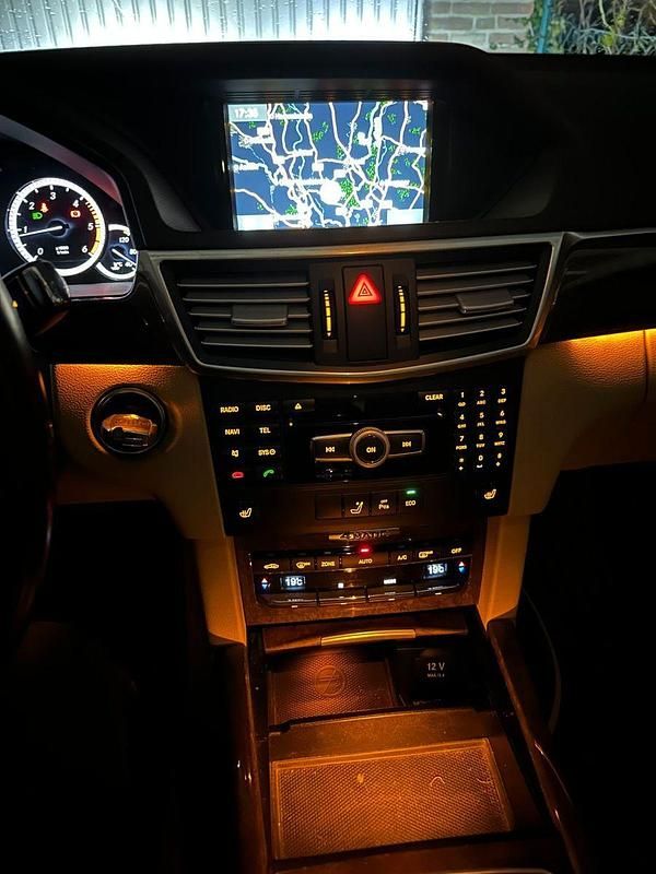 Second-hand Mercedes E250 204 CP (150 kW) 2012 Maro Berlinǎ