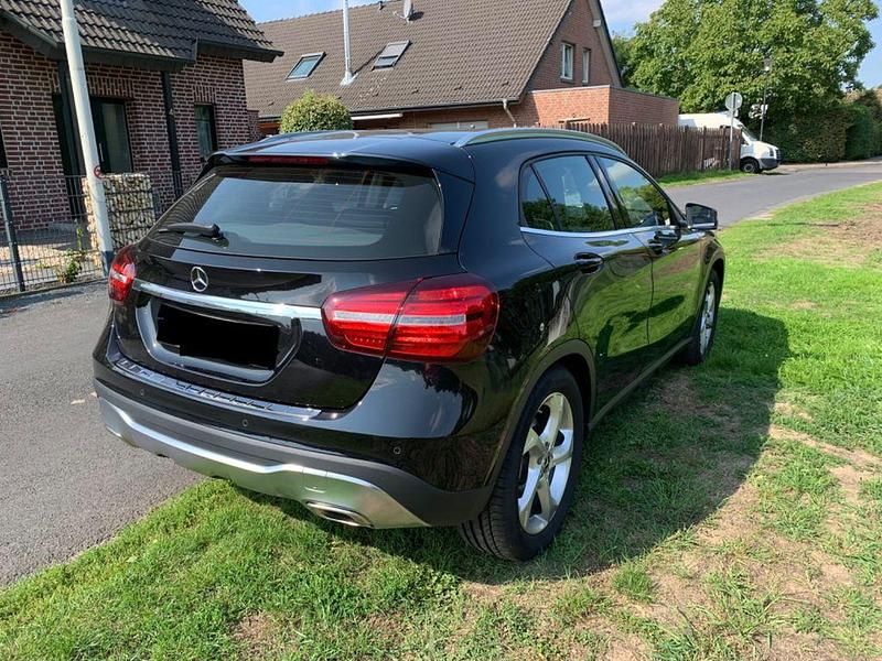 Gebraucht Mercedes GLA180 Urban 122 PS (89 kW) 2019 Schwarz SUV