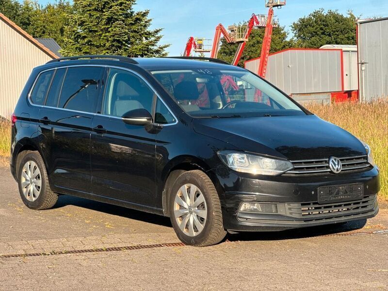 Schwarz Gebraucht 2019 VW Touran Comfortline Van / Kleinbus | 13.500 € (Guter Preis) - Bild 1/4
