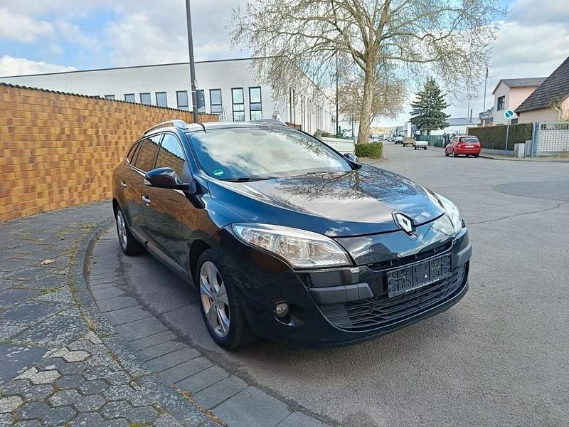 Gebraucht Renault Mégane III 131 PS (96 kW) 2011 Schwarz Limousine