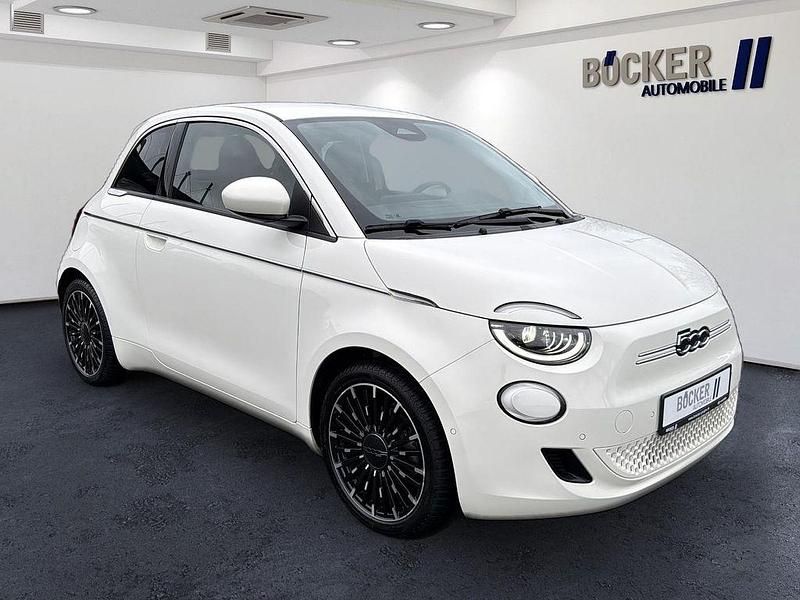 Gebraucht Fiat 500e Icon 86 kW (118 PS) 2022 Colore esterno (arktis weiß) Kleinwagen