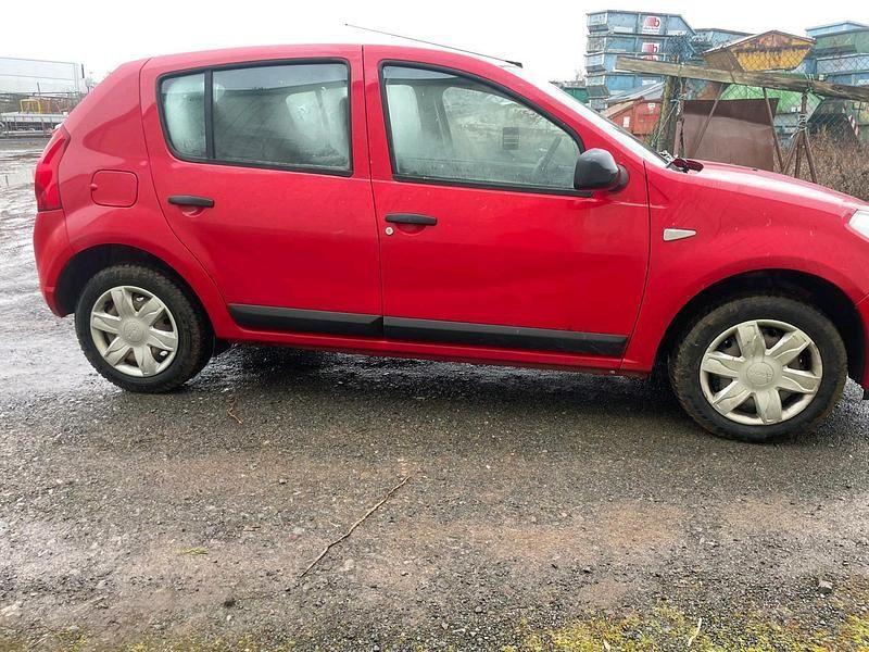 Gebraucht Dacia Sandero 75 PS (55 kW) 2010 Rot Kleinwagen