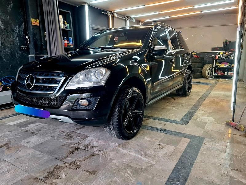 Gebraucht Mercedes ML500 388 PS (285 kW) 2008 Schwarz SUV