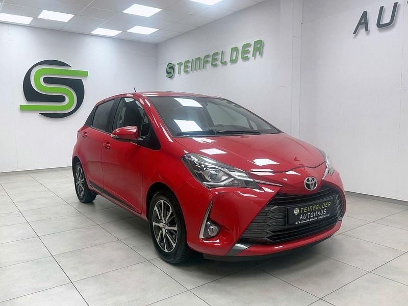 Rot Gebraucht 2020 Toyota Yaris Team Kleinwagen | 11.890 € (Fairer Preis) - Bild 1/4