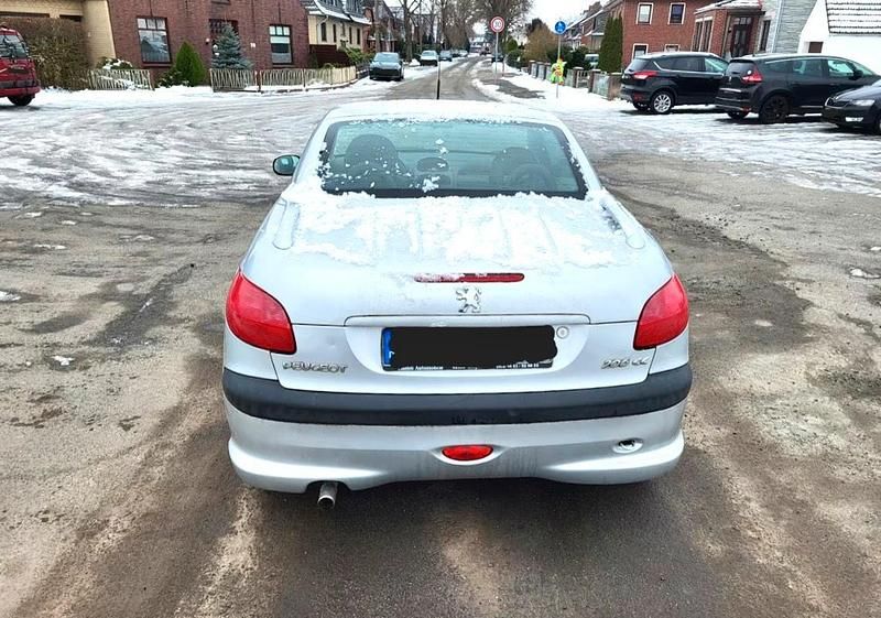 Gebraucht Peugeot 206 CC 109 PS (80 kW) 2003 Silber Cabrio