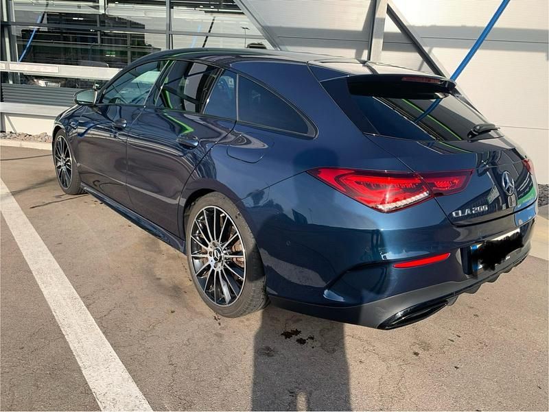 Blau Gebraucht 2021 Mercedes CLA200 AMG Kombi | 25.990 € (Fairer Preis) - Bild 1/4
