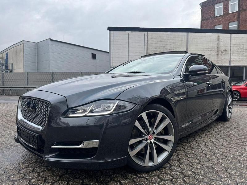 Gebraucht Jaguar XJ R-Sport 300 PS (220 kW) 2018 Grau Limousine