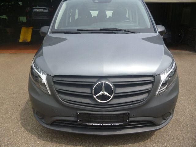 Grau Gebraucht 2023 Mercedes Vito Van / Kleinbus | 37.990 € (Etwas zu teuer) - Bild 1/4