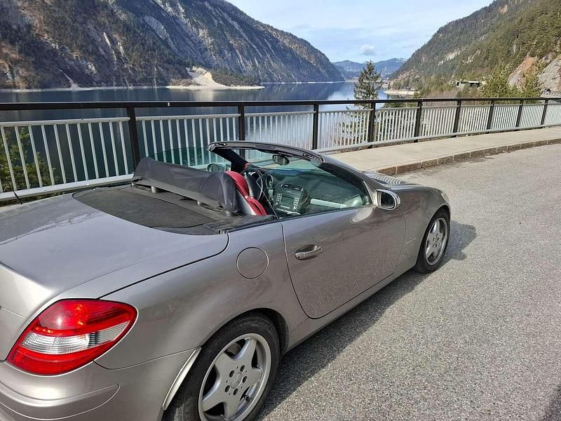 Silber Gebraucht 2004 Mercedes SLK200 Cabrio | 11.900 € (Etwas zu teuer) - Bild 1/2