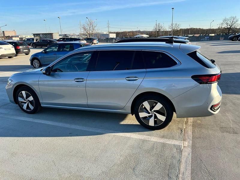 Silber Gebraucht 2024 VW Passat Business Kombi | 31.900 € (Guter Preis) - Bild 1/4