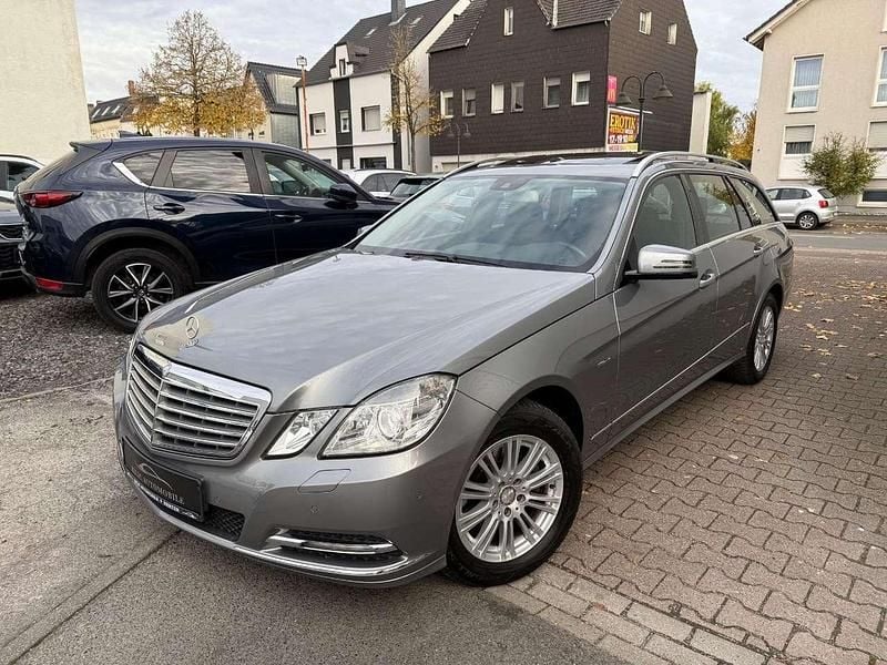 Silber Gebraucht 2012 Mercedes E200 Kombi | 8.497 € (Superpreis) - Bild 1/4