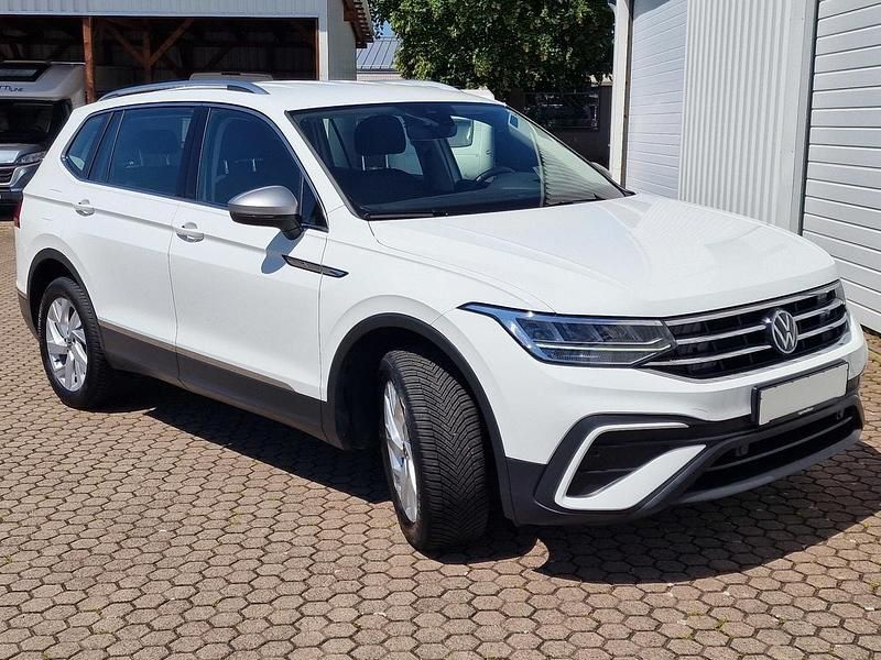 Weiß Gebraucht 2024 VW Tiguan Allspace R SUV | 37.180 € (Fairer Preis) - Bild 1/4