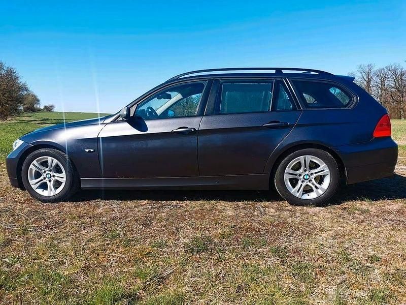 Gebraucht BMW 318 143 PS (105 kW) 2007 Grau Kombi