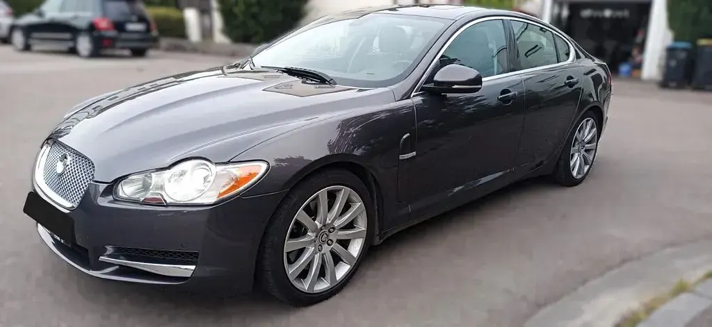 Gebraucht Jaguar XF Premium Luxury 241 PS (177 kW) 2010 Grau Limousine