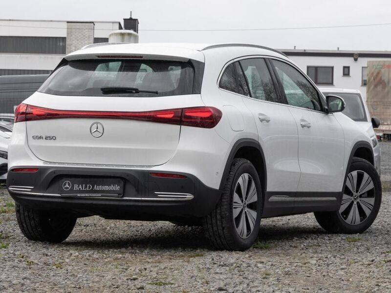 Gebraucht Mercedes EQA250 Progressive 139 kW (190 PS) 2024 Polarweiss SUV