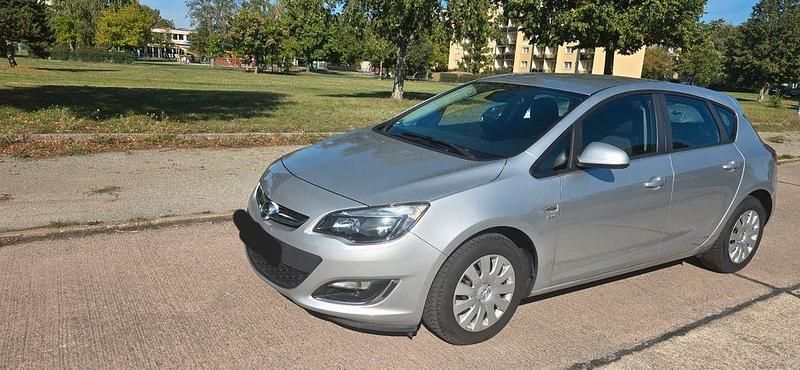 Gebraucht Opel Astra Active 140 PS (102 kW) 2013 Silber Limousine