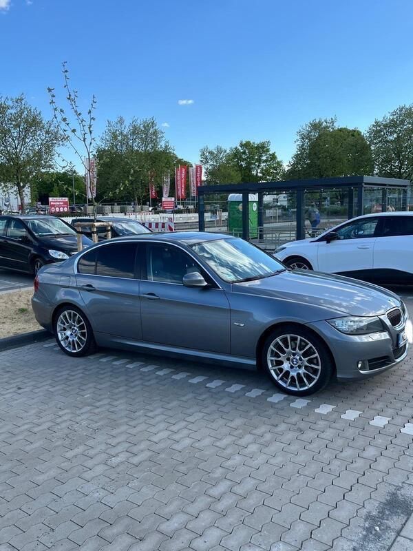 Grau Gebraucht 2010 BMW 325 Limousine | 9.999 € (Fairer Preis) - Bild 1/4
