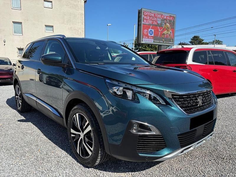 Grün Gebraucht 2019 Peugeot 5008 Allure Van / Kleinbus | 20.825 € (Etwas zu teuer) - Bild 1/4