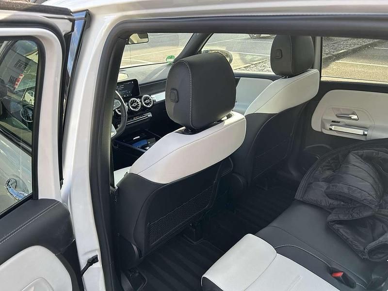 Weiß Gebraucht 2020 Mercedes GLB200 AMG line SUV | 38.500 € (Teuer) - Bild 1/4