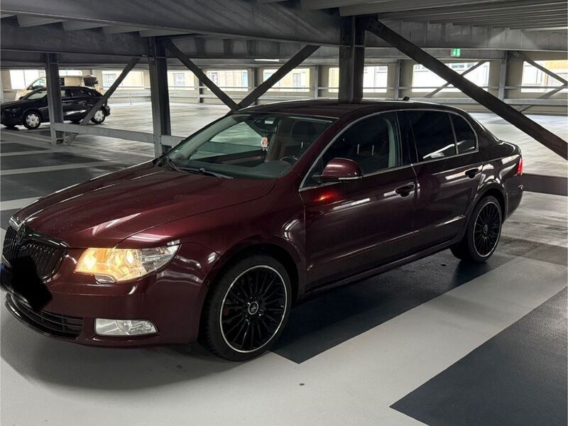 Rot Gebraucht 2009 Skoda Superb Elegance Limousine | 6.999 € (Fairer Preis) - Bild 1/4