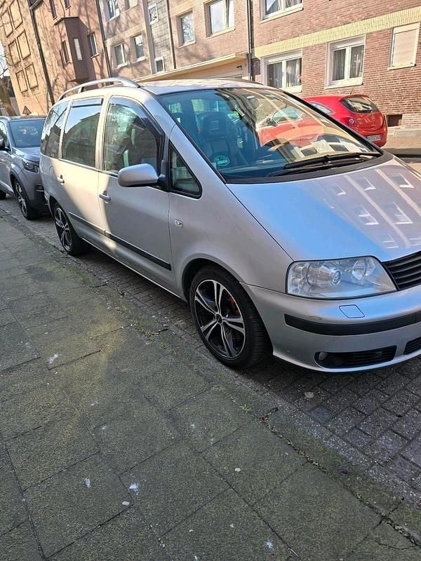 Silber Gebraucht 2004 Seat Alhambra Van / Kleinbus | 2.000 € - Bild 1/4