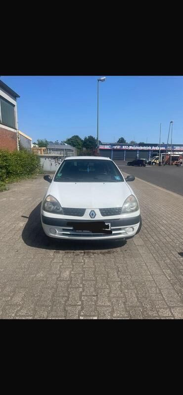 Weiß Gebraucht 2003 Renault Clio II Kleinwagen | 1.800 € (Etwas zu teuer) - Bild 1/4