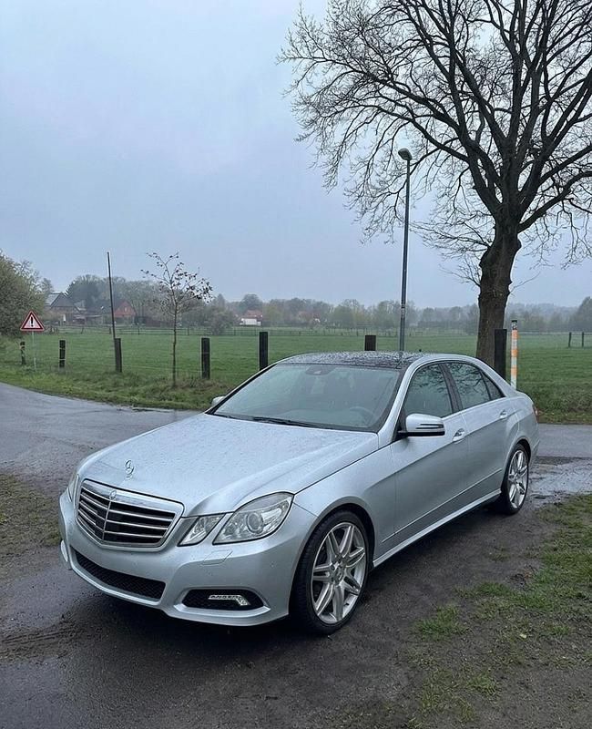 Gebraucht Mercedes E500 387 PS (284 kW) 2009 Grau Limousine