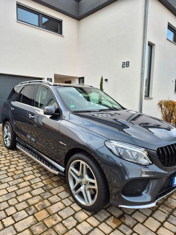 Grau Gebraucht 2016 Mercedes GLE500 SUV | 41.000 € (Etwas zu teuer) - Bild 1/4