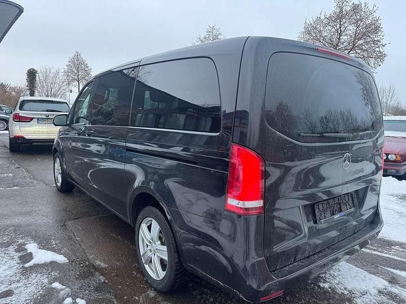 Gebraucht Mercedes V200 163 PS (119 kW) 2016 Obsidianschwarz metallic Van / Kleinbus