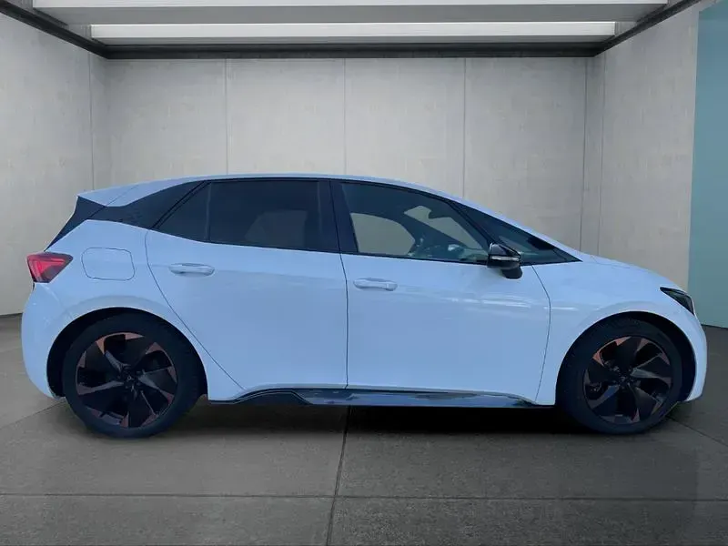 Używany Cupra Born 169 kW (231 KM) 2023 Biały Hatchback