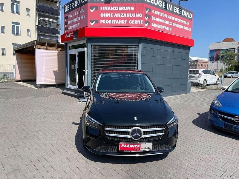Schwarz Gebraucht 2021 Mercedes B220 Van / Kleinbus | 26.999 € (Guter Preis) - Bild 1/4