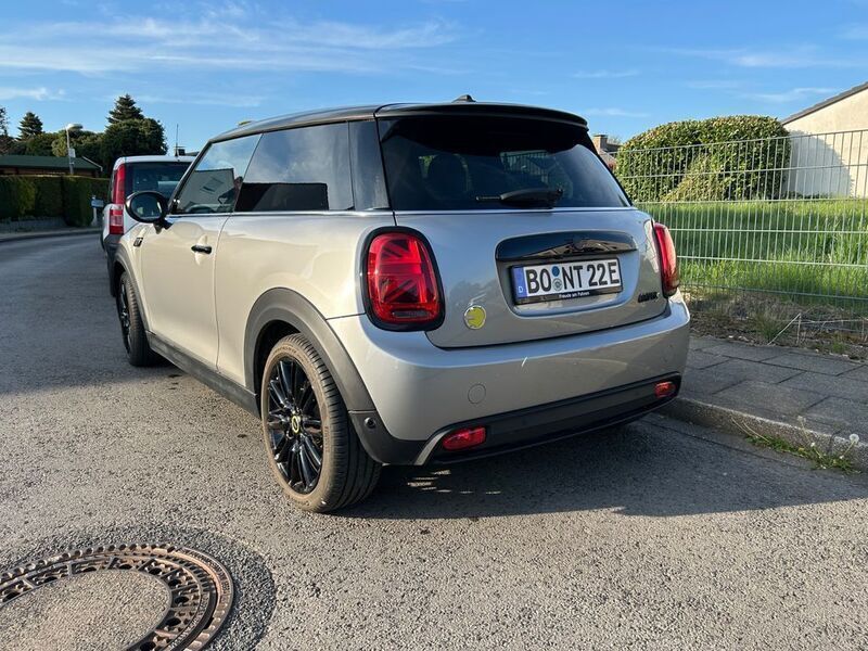 Gebraucht Mini Cooper SE Classic 135 kW (184 PS) 2023 Silber Kleinwagen