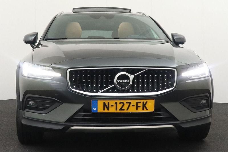 Gebraucht Volvo V60 CC Pro 252 PS (185 kW) 2021 Grau Kombi