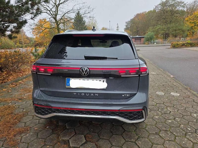 Gebraucht VW Tiguan R-line 150 PS (110 kW) 2025 Grau SUV