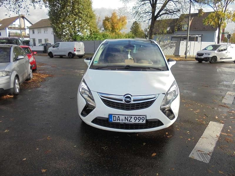 Weiß Gebraucht 2013 Opel Zafira Tourer Van / Kleinbus | 6.500 € (Fairer Preis) - Bild 1/4