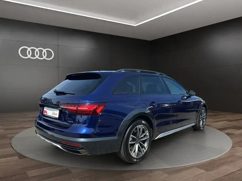 Gebraucht Audi A4 Allroad Ambiente 265 PS (194 kW) 2023 Navarrablau metallic Kombi