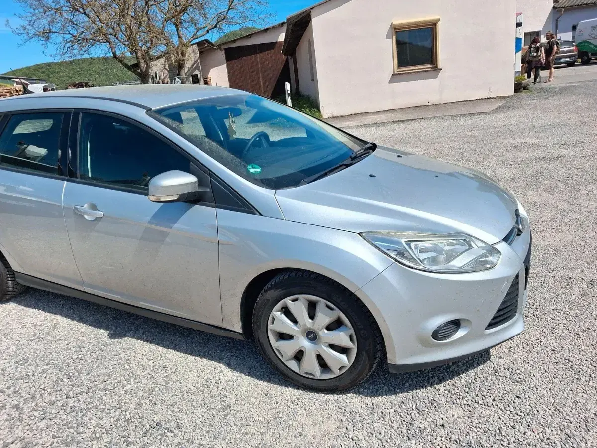 Gebraucht Ford Focus Trend 105 PS (77 kW) 2013 Silber Kombi