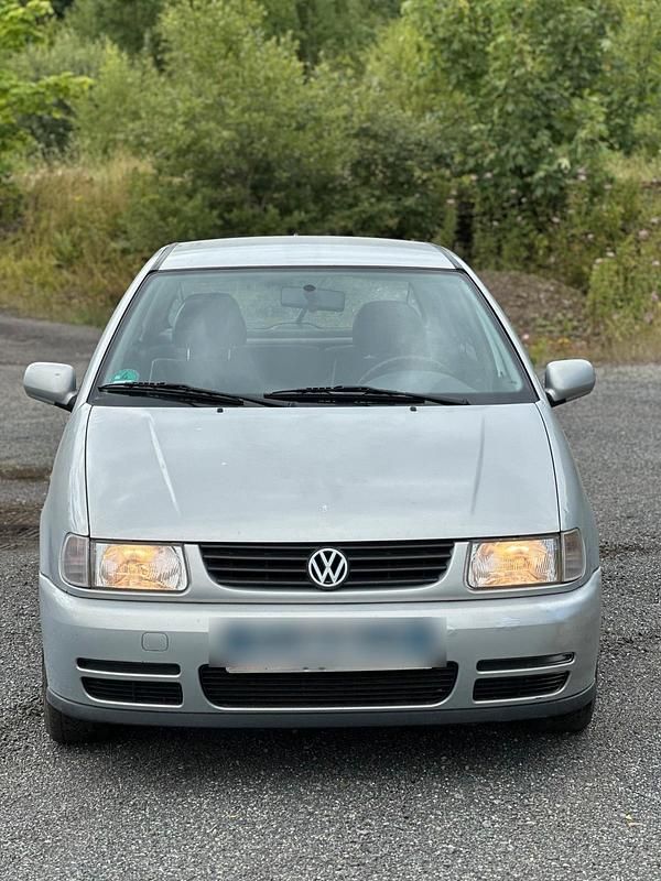 Grau Gebraucht 1999 VW Polo Kleinwagen | 600 € (Superpreis) - Bild 1/4