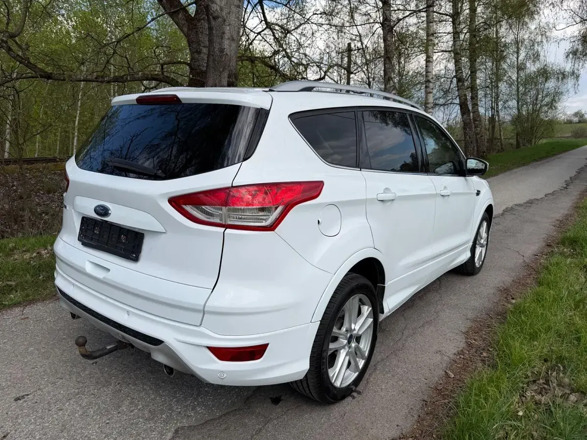 Gebraucht Ford Kuga Titanium 179 PS (131 kW) 2015 Weiß SUV